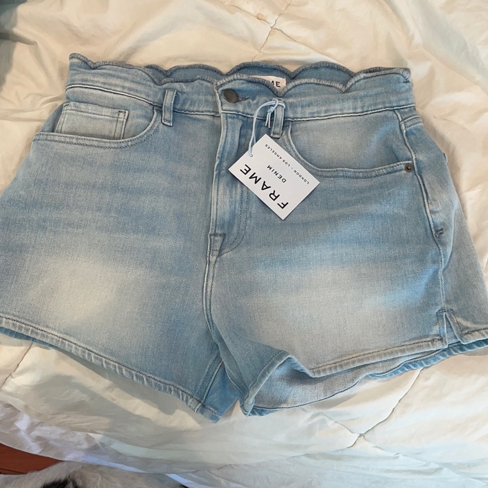 Frame scallop shorts